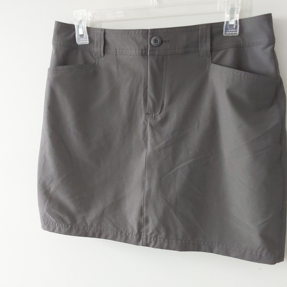 Eddie Bauer, Grey, Adventurer skort. Excellent condition. 17" length.